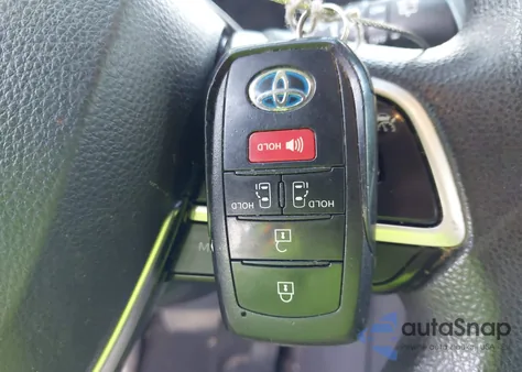 2021 Toyota Sienna Le z USA, uszkodzony, nr VIN 5TDKRKECXMS065518